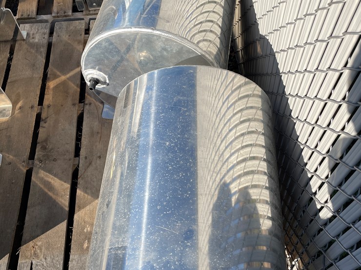 #5686-•-(2)-aluminum-tanks-image-3