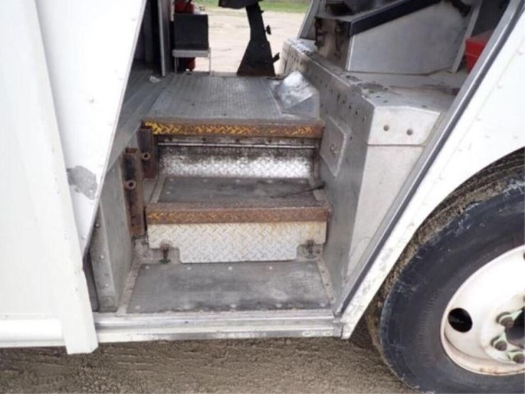 2008-freightliner-mt55-image-30