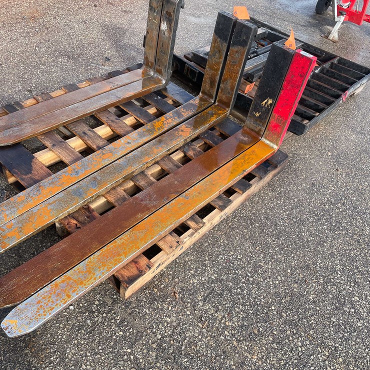 #14069 • (2) 60" Forks (O10)