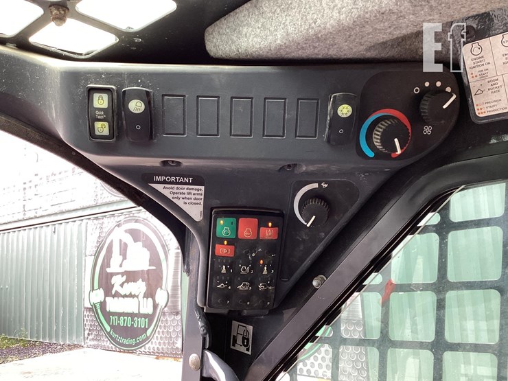 2020-deere-317g-image-17