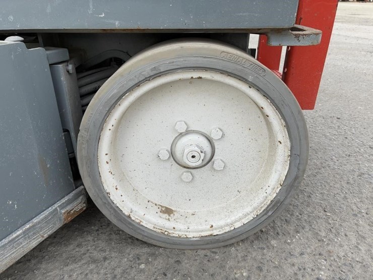 2005-skyjack-sj3226-scissor-lift-image-14