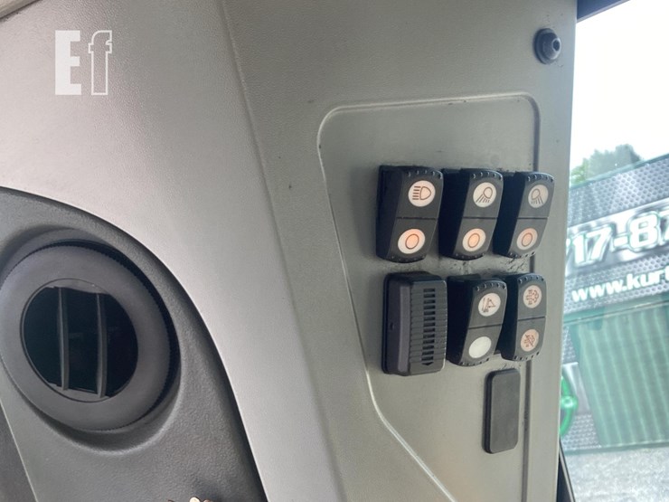 2018-caterpillar-d7e-image-25