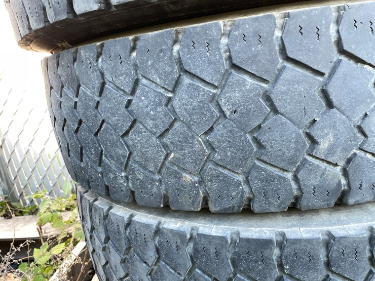 #5702-•-(5)-goodyear-g622-rsd19.5-tires-image-9