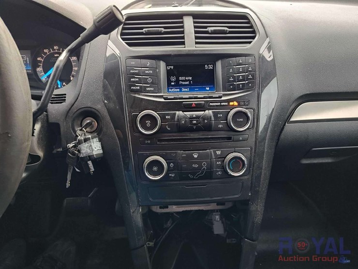 2018-ford-explorer-image-32