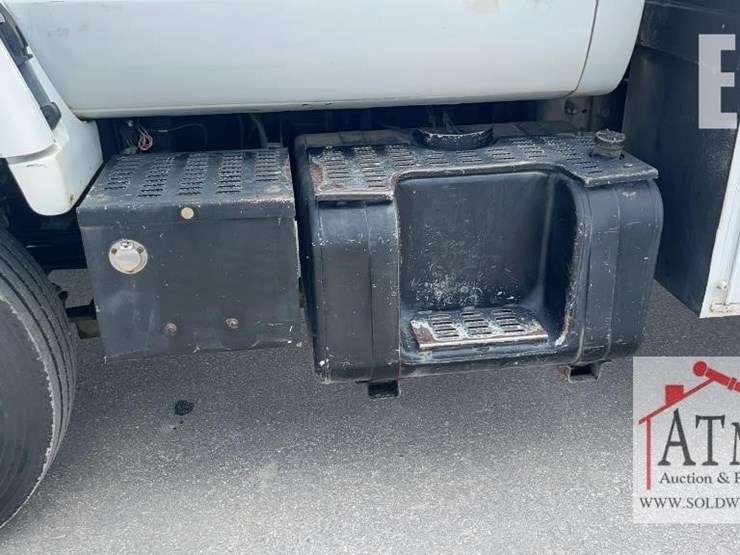 2000-gmc-c6500-bucket-truck-image-17