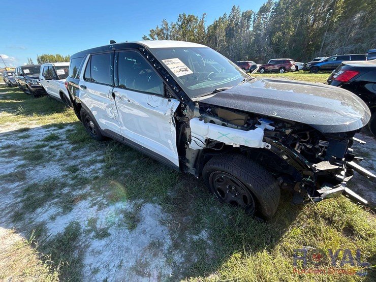 2022-ford-explorer-image-1