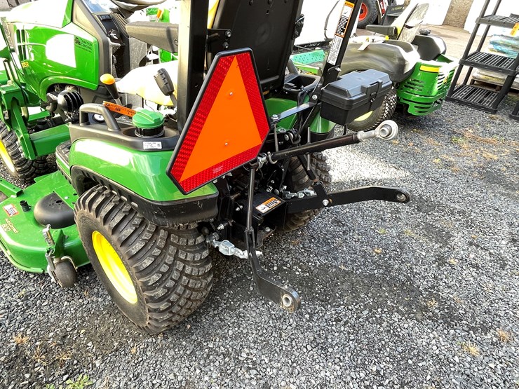 2024-john-deere-1025r-image-24