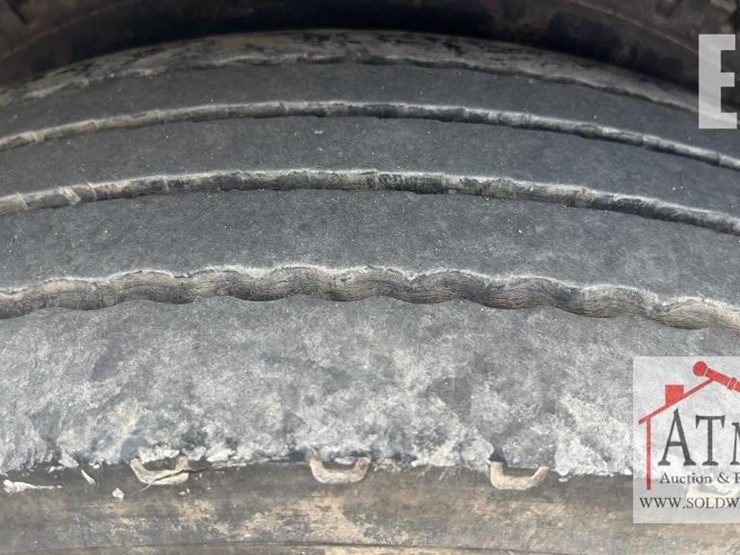 2000-gmc-c6500-bucket-truck-image-15