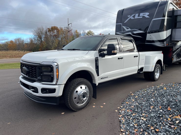 2023-ford-f450-platinum-image-1