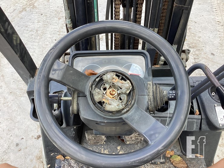 2010-nissan-mcpl02a25lv-image-12