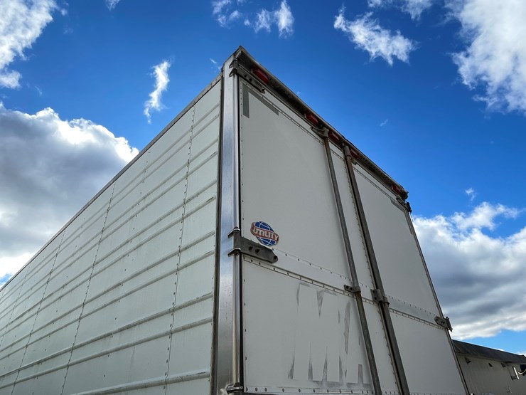 1996-utility-53'-image-37