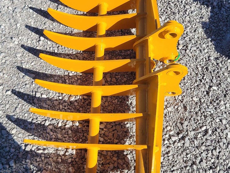 cat-305-dense-teeth-rake.-44"-wide.-image-3