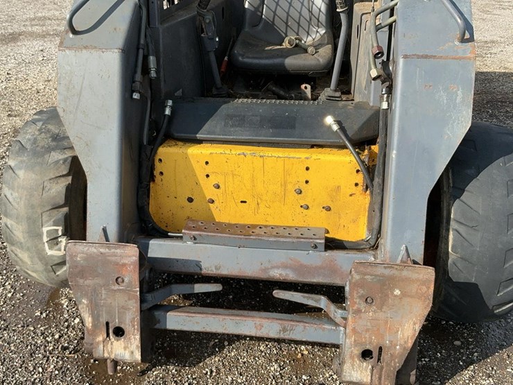 new-holland-ls190-image-39