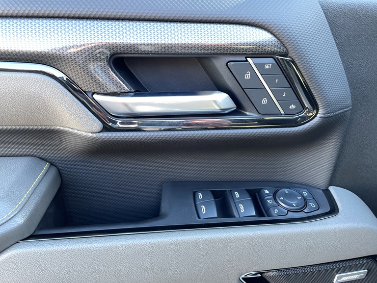 2025-chevrolet-silverado-image-57