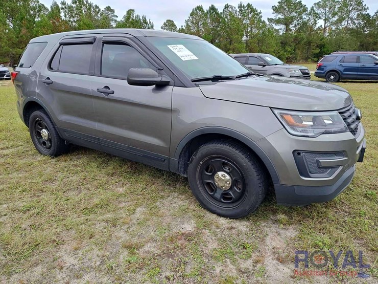 2016-ford-explorer-image-2