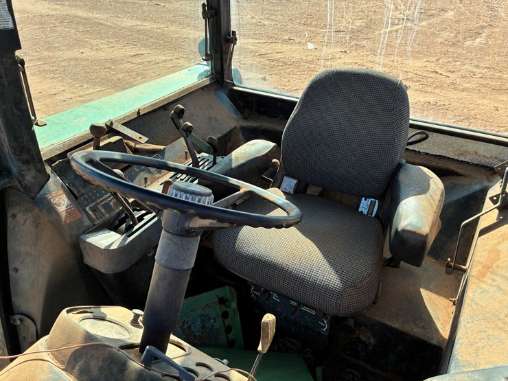 john-deere-4240-image-13