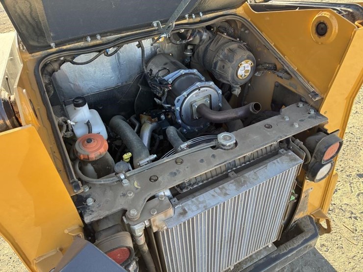 2024-deere-316gr-image-10