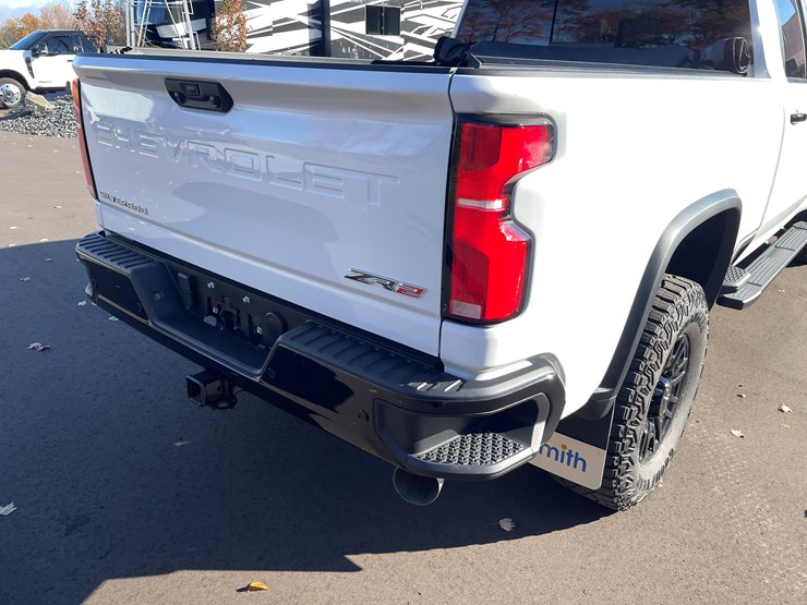 2025-chevrolet-silverado-image-37