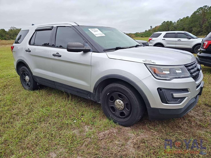 2016-ford-explorer-image-2