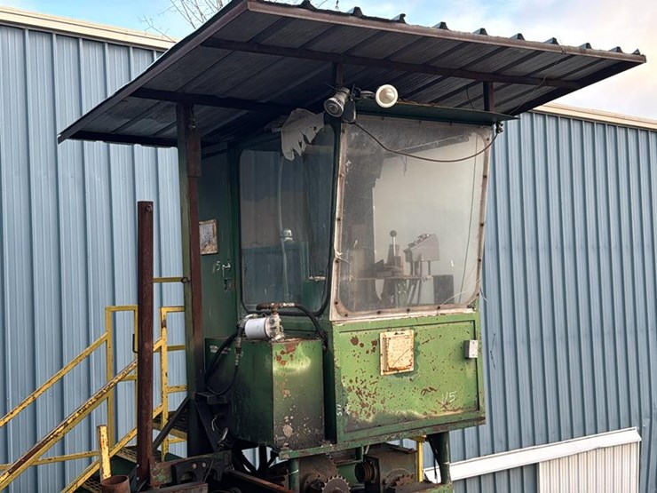 #115-•-debarker-cab-image-1