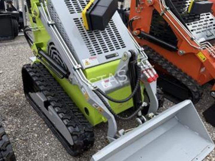 #69-•-land-hero-mini-skid-steer---model:-ldh-t460-image-2