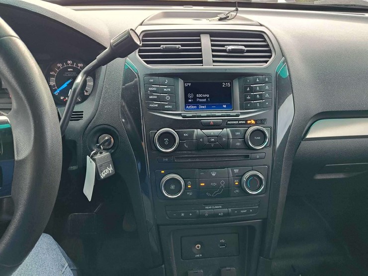 2016-ford-explorer-image-27