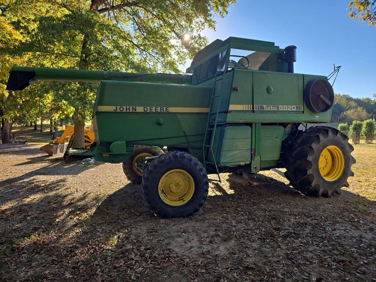 1982-john-deere-8820-image-2