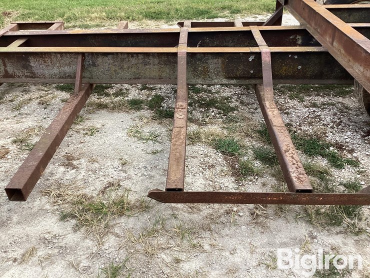 homemade-round-bale-hay-trailer-image-15