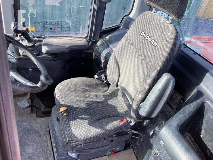 2017-doosan-dl250-5-image-12