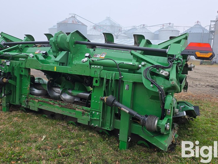 2023-john-deere-c12f-image-5