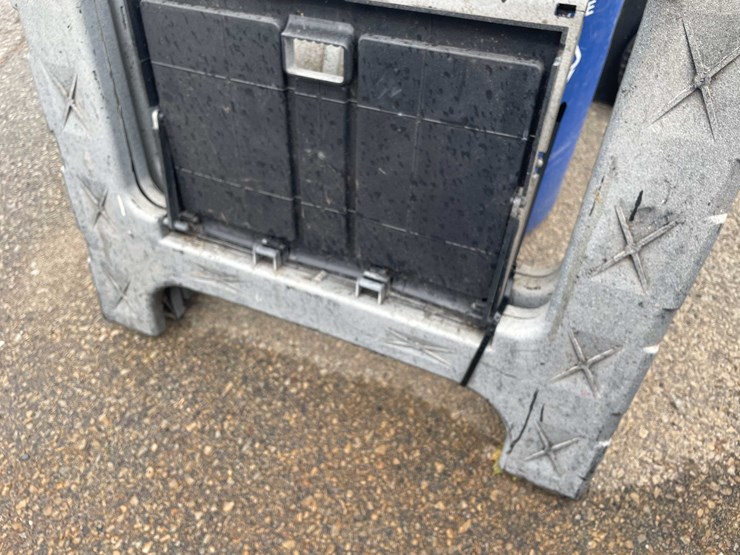 #14072-•-(2)-trash-cans-and-a-pair-of-plastic-sawhorses-(o3)-image-5