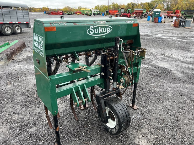 sukup-food-plot-planter-image-6