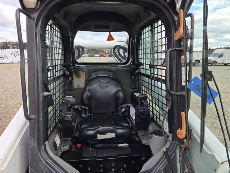 2019-bobcat-t740-image-36