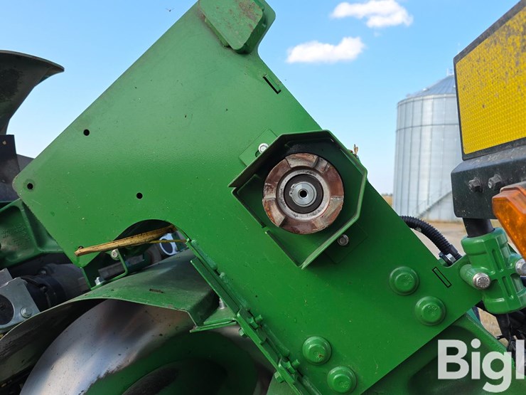 2023-john-deere-c12f-image-15