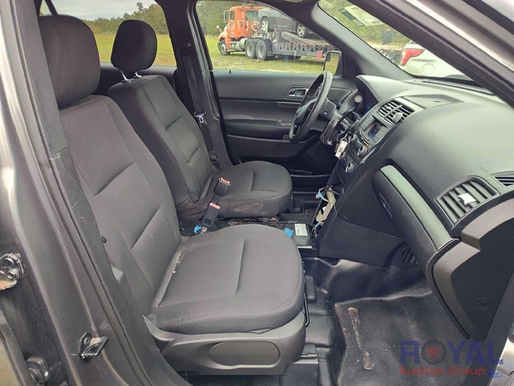 2017-ford-explorer-image-14