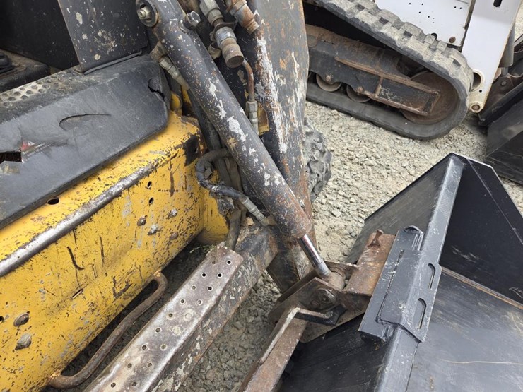 new-holland-lt185b-image-15