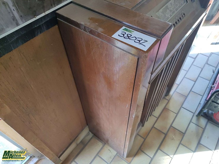 vintage-philco-radio-*some-damage-to-knobs*-image-3