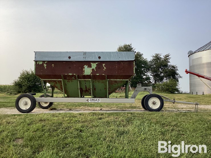 parker-gravity-flow-wagon-on-circle-k-running-gear-image-4