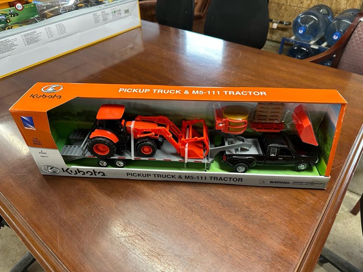 #90b-•-pickup-truck-&-m5111-tractor-toy-image-1