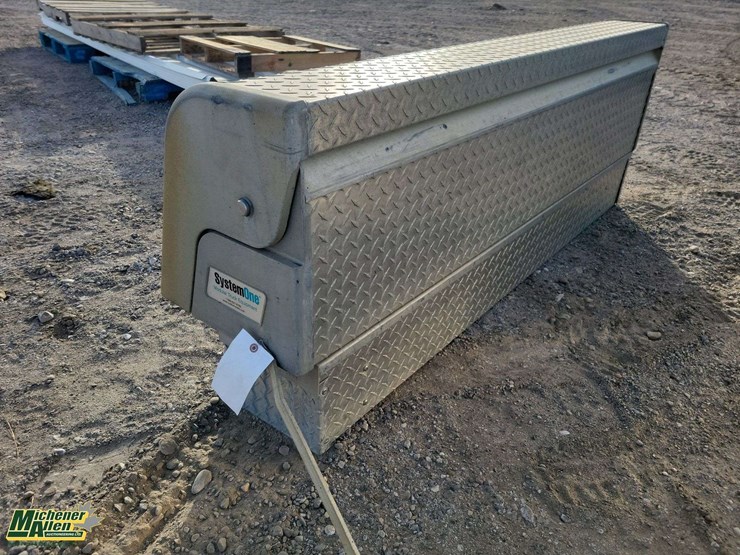 truck-bed-tool-box-67inch-image-5