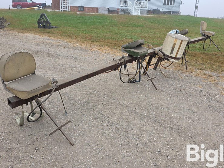 3--pt-4-person-ride-on-sprayer-bar-image-3