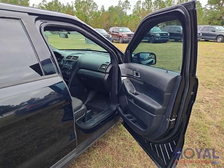 2018-ford-explorer-image-33