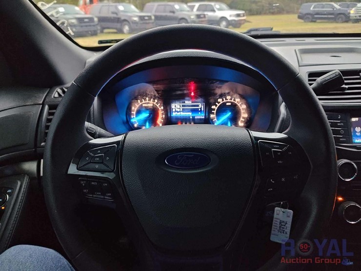 2016-ford-explorer-image-15