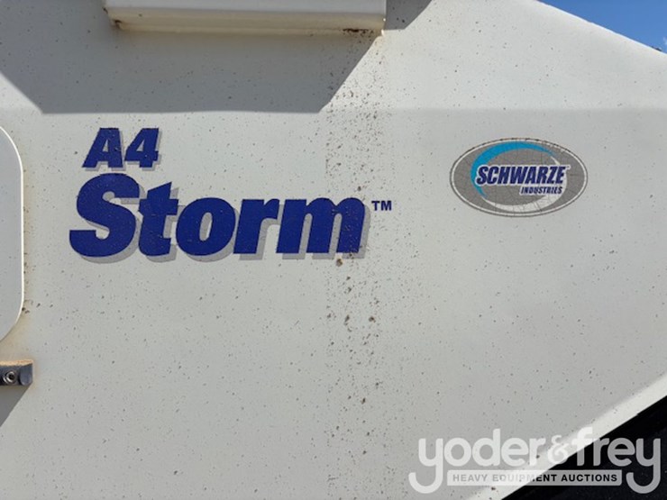 2014-isuzu-nqr-image-23