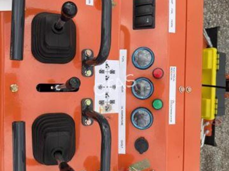 #70-•-land-hero-mini-skid-steer---model:-ldh-t460-image-7