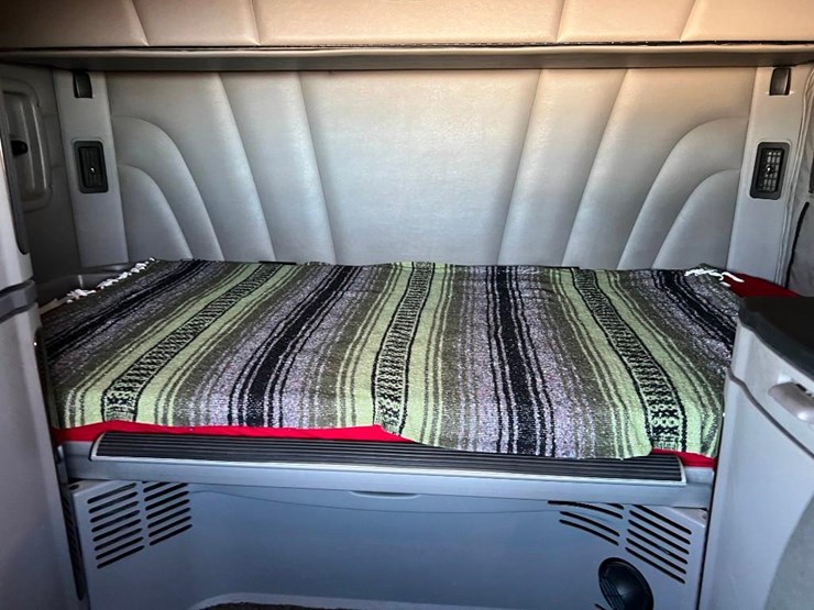 2015-peterbilt-579-image-20