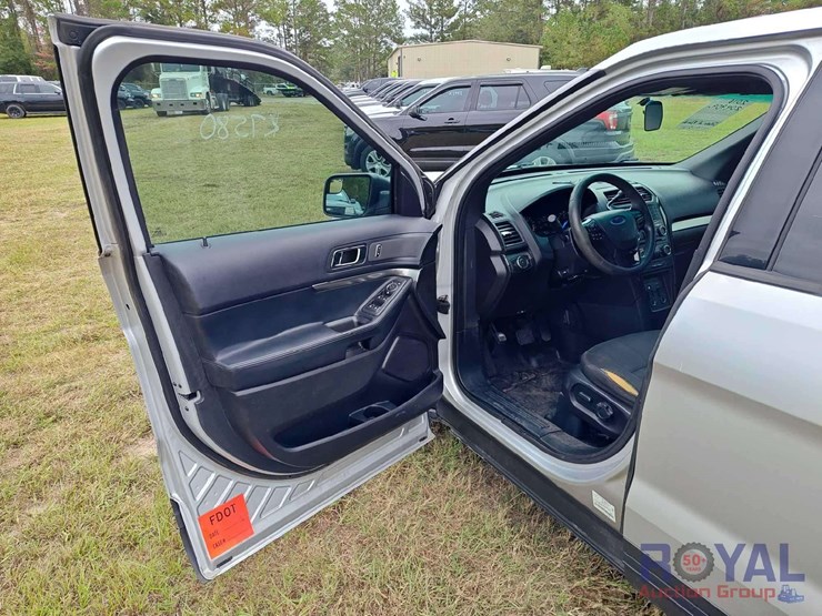 2016-ford-explorer-image-23