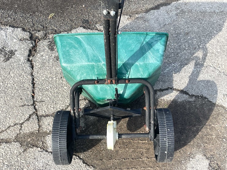 #14024-•-pull-type-lawn-spreader-(o3)-image-16