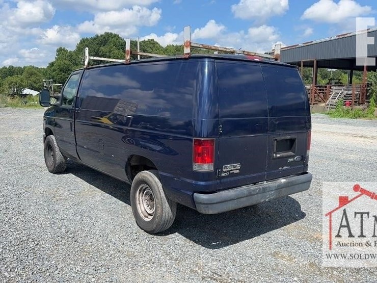 2011-ford-e350-image-4