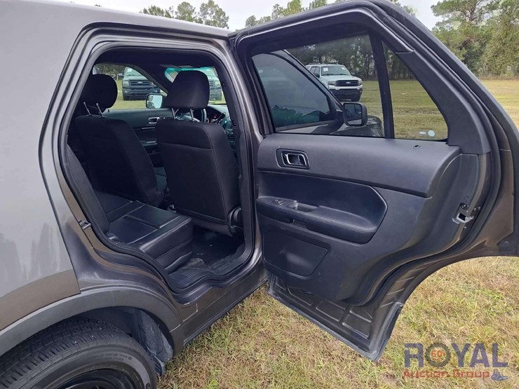 2016-ford-explorer-image-27